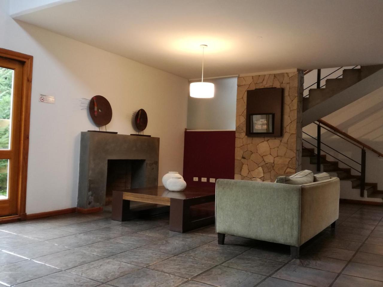 Hosteria Aca Al Sur Villa La Angostura Esterno foto